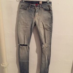 Distressed light wash skinny denim‎ jeans